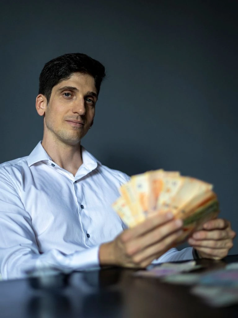 Portrait of Daniel R. Mercer, Lead Strategist at FX Victor